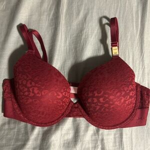 Victorias Secret PINK Red Wear Everywhere T-Shirt Lightly Lined Bra Size 36C